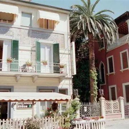 Belvedere Hotel 2*